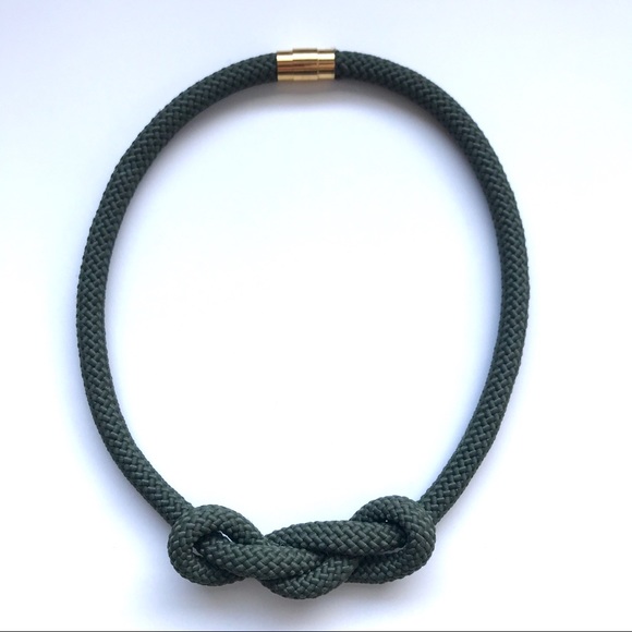 Olive green rope necklace with brass pieces - Picture 4 of 6